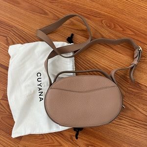 Cuyana top handle crossbody bag - cappuccino